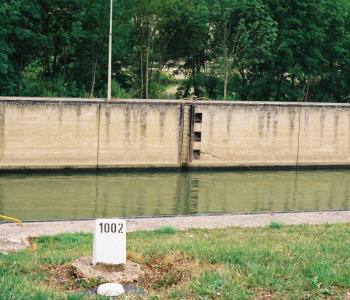 de grenslijn door de sluizen